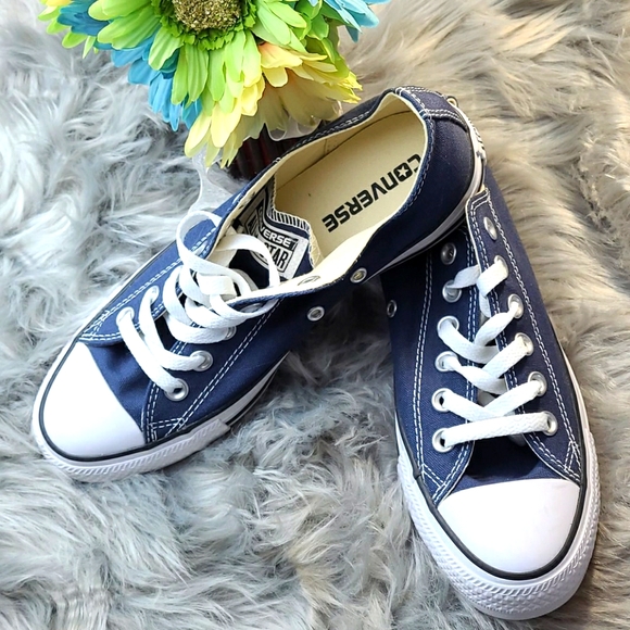 Converse Shoes - NWOT CHUCK TAYLOR LOW TOP CONVERSE SHOES